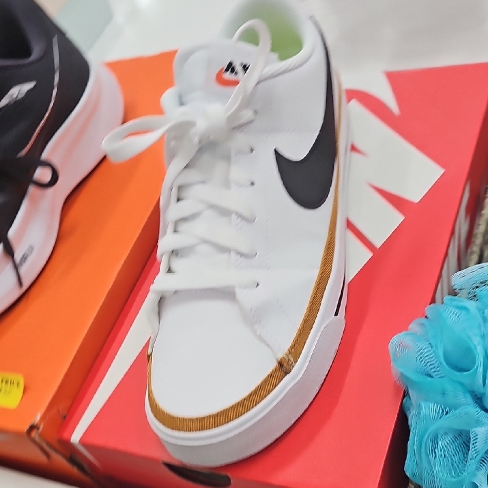 Nike White and Black Sneakers